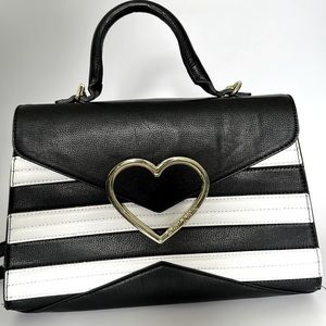 EUC Betsey Johnson {black white gold} flap purse crossbody bag